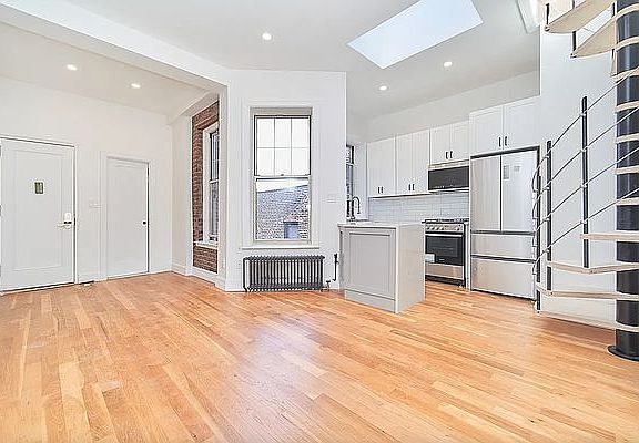 2nd image of 207 W 10th St APT 6B