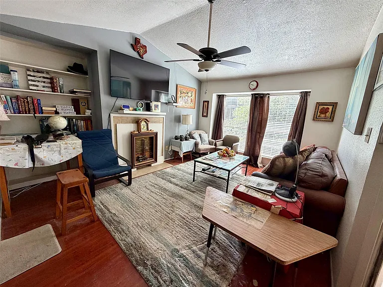 6701 Sands Point Dr #114 — Photo 2