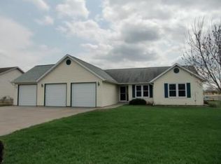 451 Valley View Dr, Poynette, WI 53955