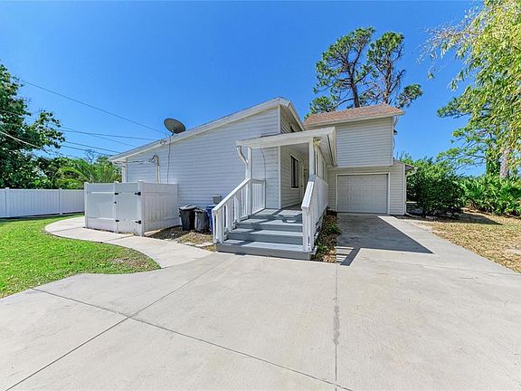 3rd image of 1581 Royal Rd