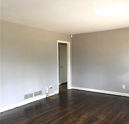 5th image of 50 Bradley Ave SE