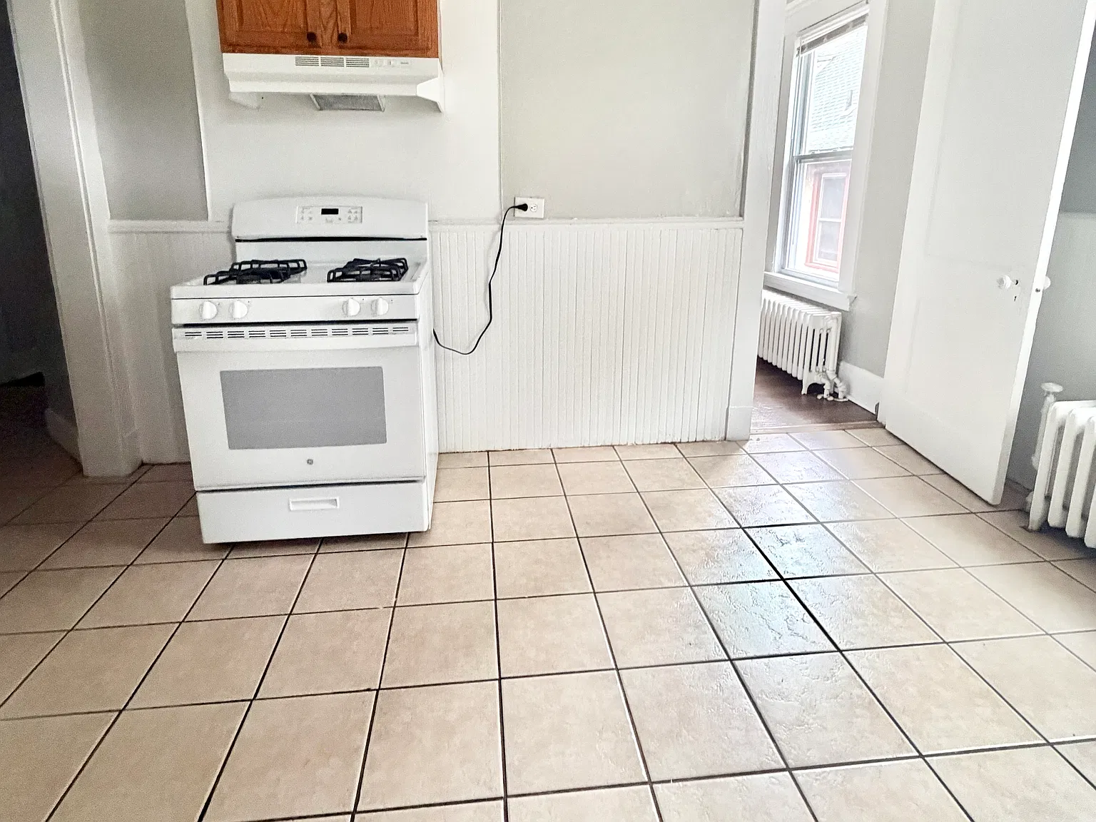 3 bed, 1000 sqft, $1,675 — Photo 2