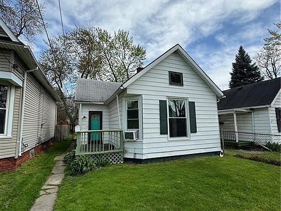2nd image of 323 Hiett Ave