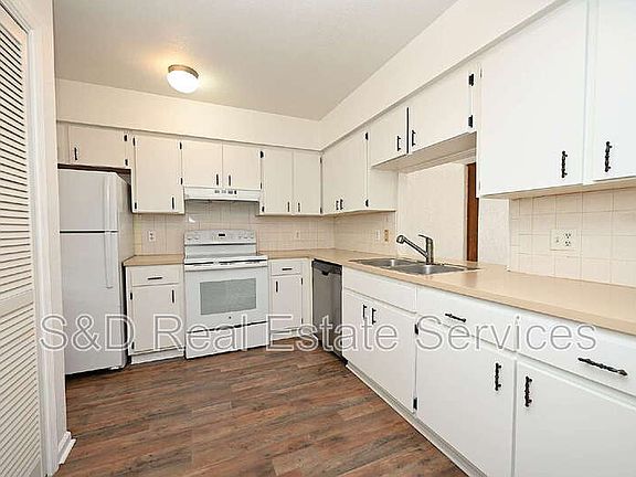 5th image of 2249 9th St SE
