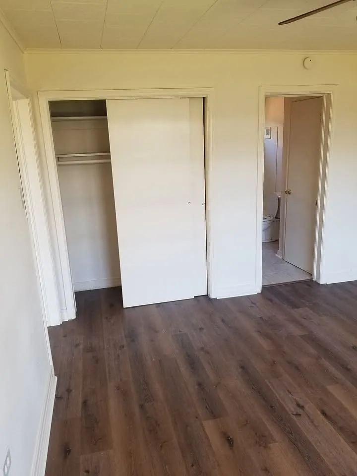 112 Singleton St — Photo 2