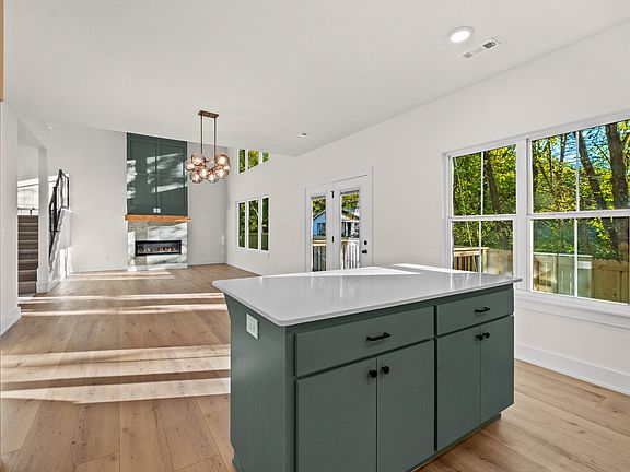 4th image of 634 S Happy Hollow Rd