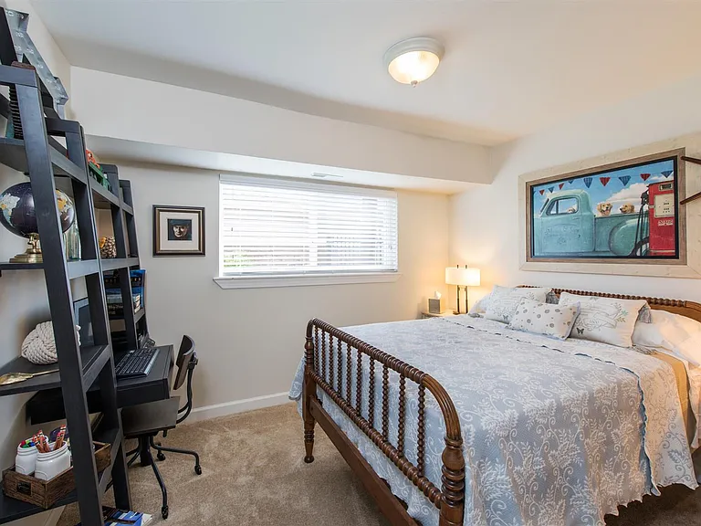 Park Towne Apartments — Photo 11