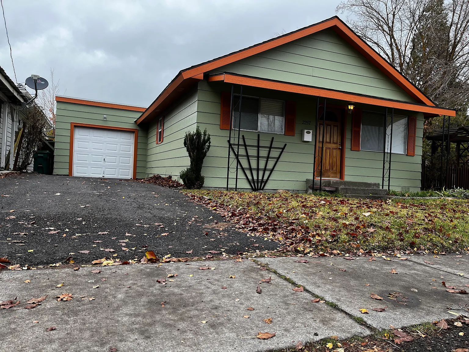 2257 Orchard Ave photo 1