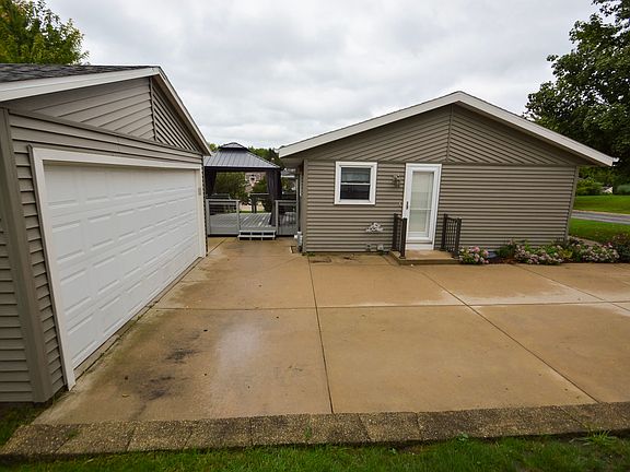 5th image of 465 Raintree Dr