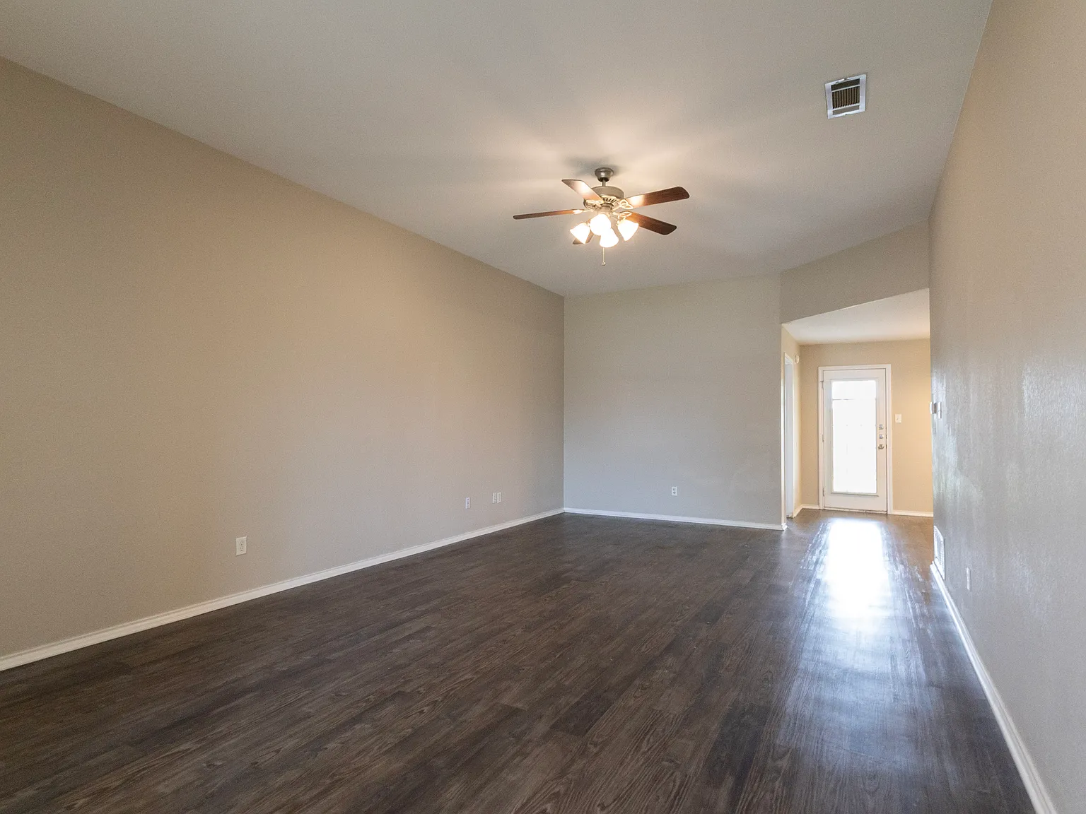 3 bed, 1626 sqft, $1,900 — Photo 2