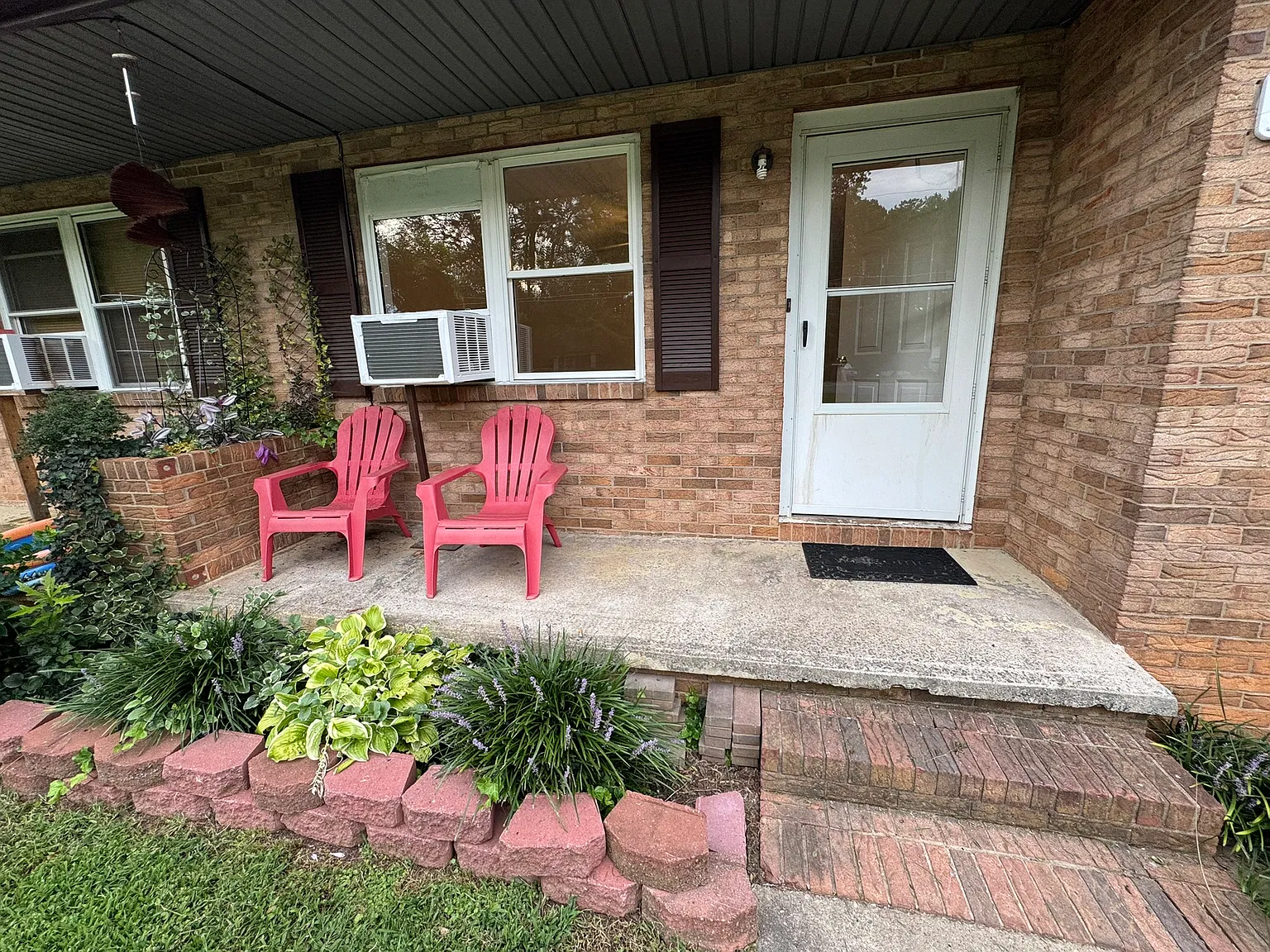 2 bed, 750 sqft, $950 — Photo 1