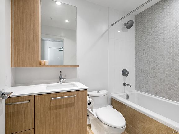 5th image of 567 Clarke Rd #2607