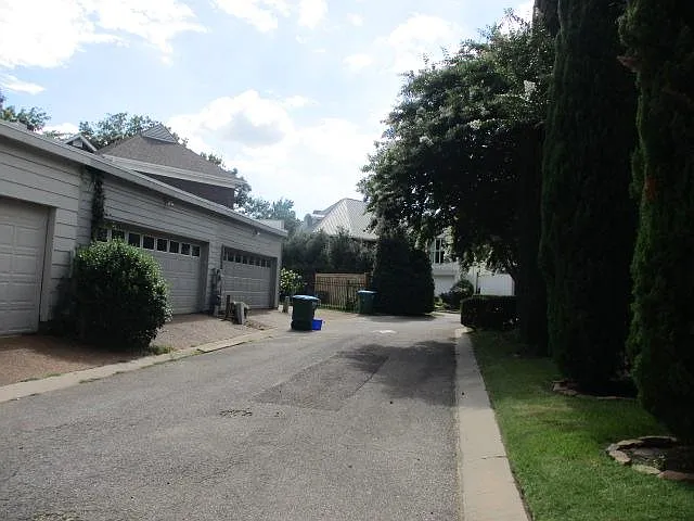 56 W Calhoun Ave — Photo 3