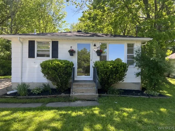 5901 Rosewood Ter, Lake View, NY 14085