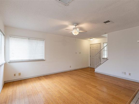 4th image of 807 Meadowcreek Dr