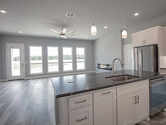 3rd image of 183 Rancho Shl