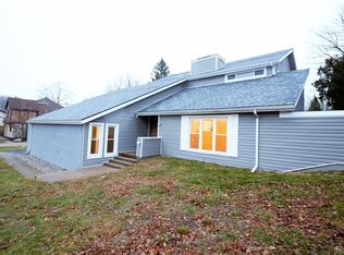 6730 Oak Field Dr, Dayton, OH 45415