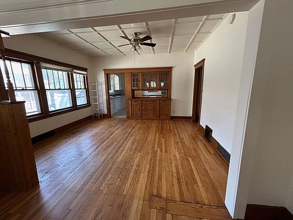4th image of 920 W 22nd St