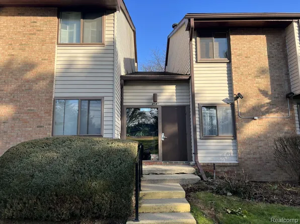 4547 Laurel Club Cir APT 32, West Bloomfield, MI 48323