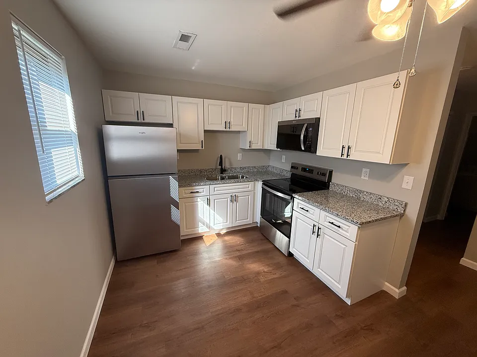 922 W Church St #14
