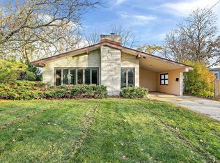 210 Lincoln Ave, Mukwonago, WI 53149