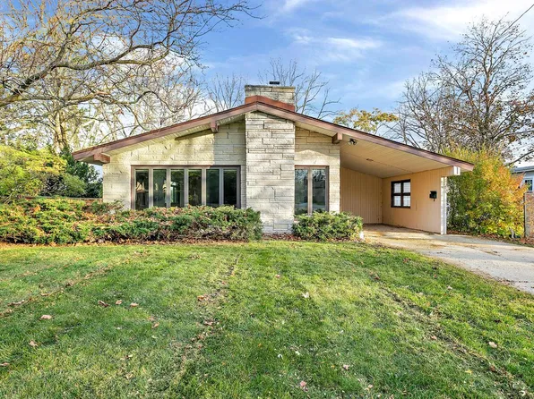 210 Lincoln AVENUE, Mukwonago, WI 53149