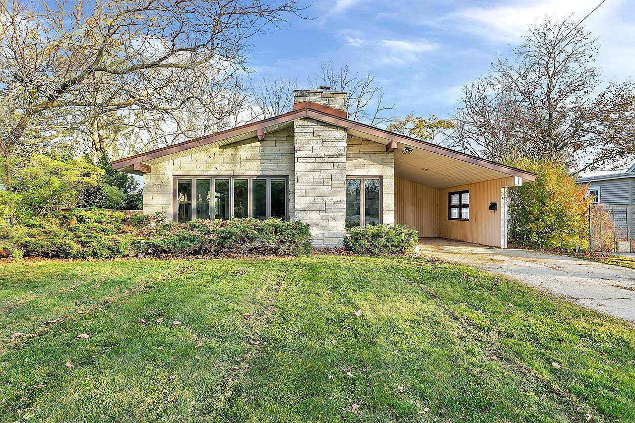 210 Lincoln AVENUE photo 1