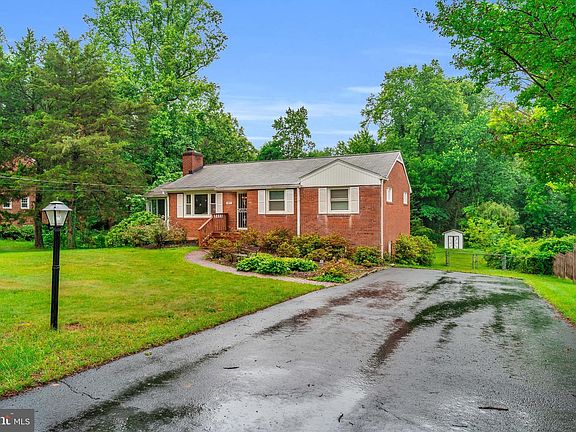 3rd image of 3817 Estel Rd