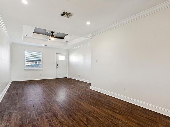 3rd image of 2301 Creely Dr