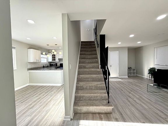 2nd image of 819 Carrington Ave