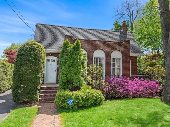 20 Willow Avenue, Huntington, NY 11743