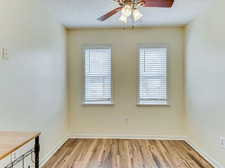 407 Folkstone Cir — Photo 21