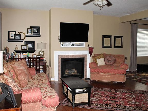 4th image of 4700 Trumhall Dr