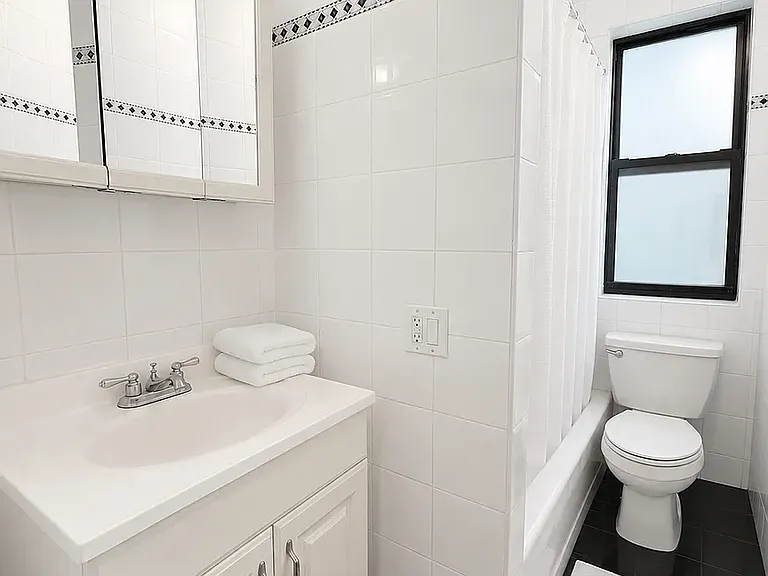 425 Riverside Dr #11B — Photo 6