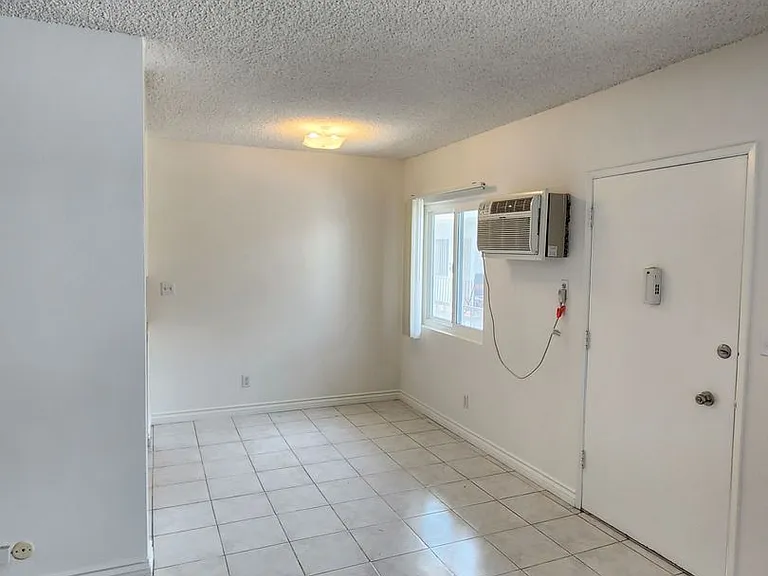 519 N Hayworth Ave — Photo 7