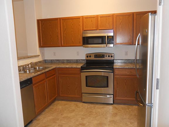 KITCHEN WITH STAINLESS APPLIANCES