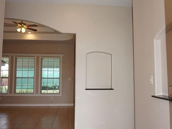 4th image of 27304 Kelly Ct N
