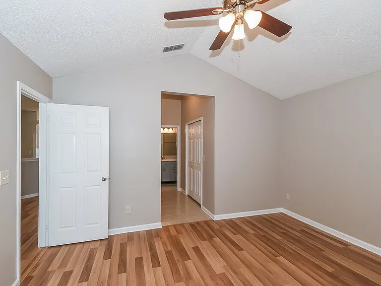 13146 Staffordshire Dr S — Photo 10