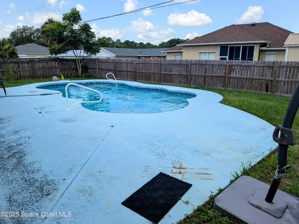 598 Consolata Ave NW, Palm Bay, FL 32907