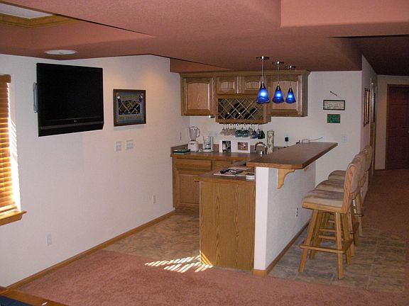 Finished w/ wet bar
