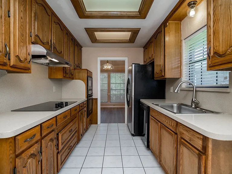 3624 Amanda Cir — Photo 9