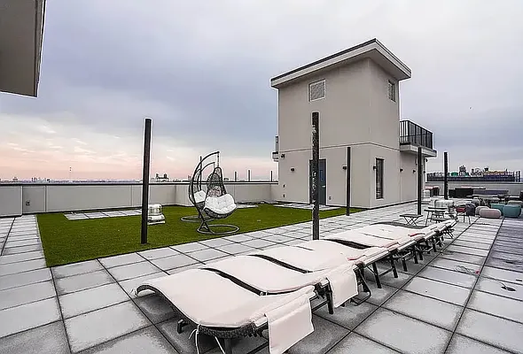 Rented by Highline Residential | media 9