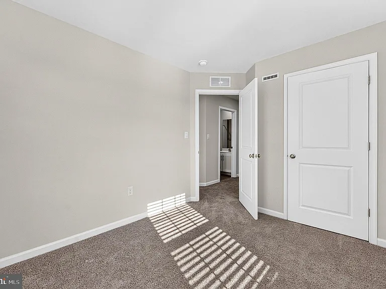 120 Essex Dr — Photo 20