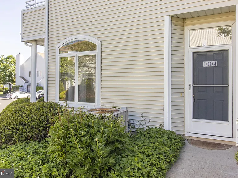 1004 Barbaras Ct — Photo 30