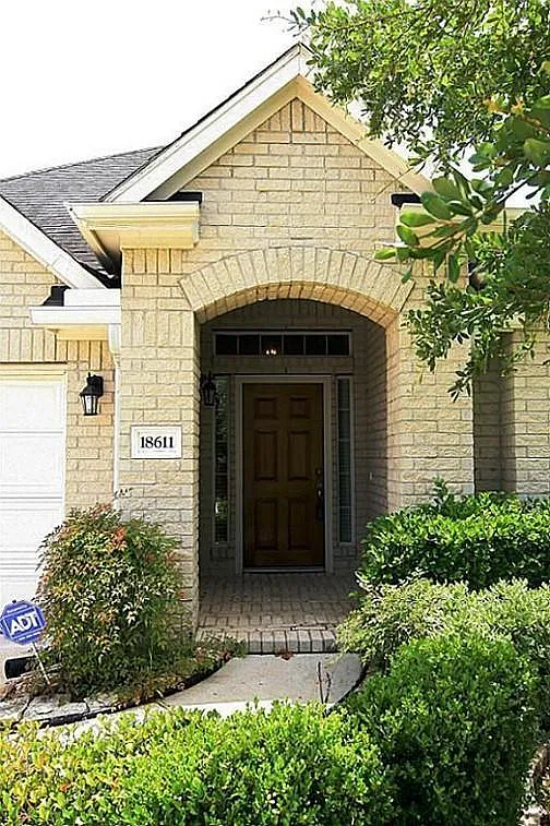 3 bed, 6.0 bath, 1849 sqft, $2,200 — Photo 2