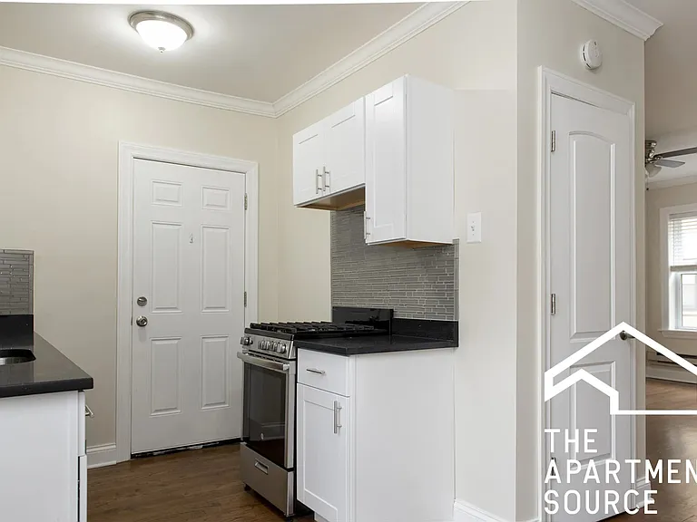 3817 N Greenview Ave #1E — Photo 4