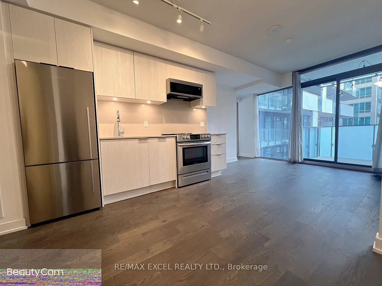 25 Richmond St E — Photo 1