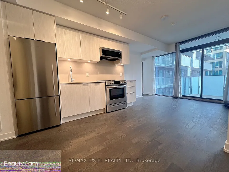 25 Richmond St E #1008