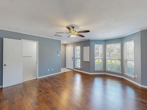 Bright open Livingroom. Guest .5 bathroom conveniently located downstairs