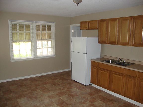 3rd image of 1102 E Loma Vista Ave
